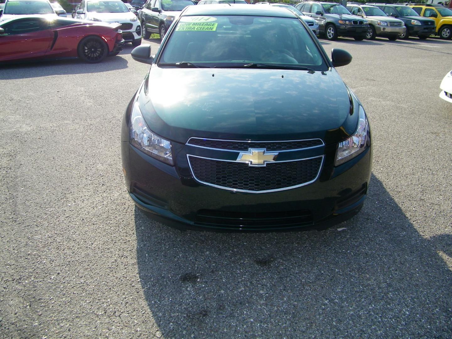 2014 GREEN /Beige Chevrolet Cruze LS (1G1PA5SH4E7) with an 1.8L L4 DOHC 16V FFV engine, 6-Speed Automatic transmission, located at 4000 Bee Ridge Road, Sarasota, FL, 34233, (941) 926-0300, 27.298664, -82.489151 - Photo#8